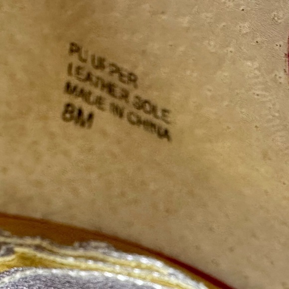 Hale Bob patent red leather floral rosette heels size 8 - Picture 15 of 15